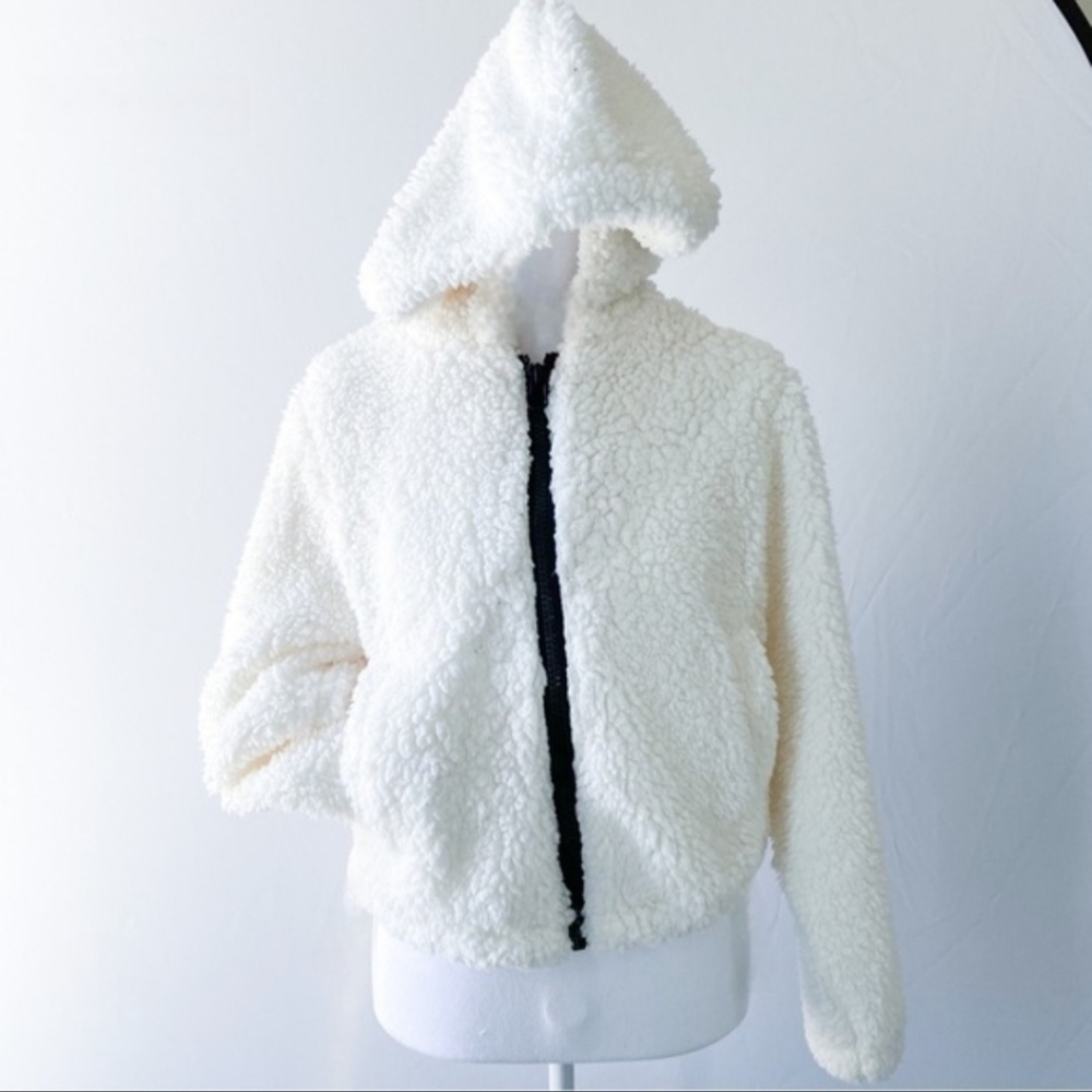 Women's Cozy Winter White  Sherpa Style Hooded Jacket NWT